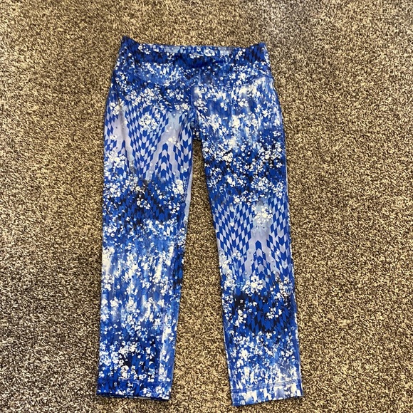 Athletic Capri leggings EUC - Picture 3 of 3